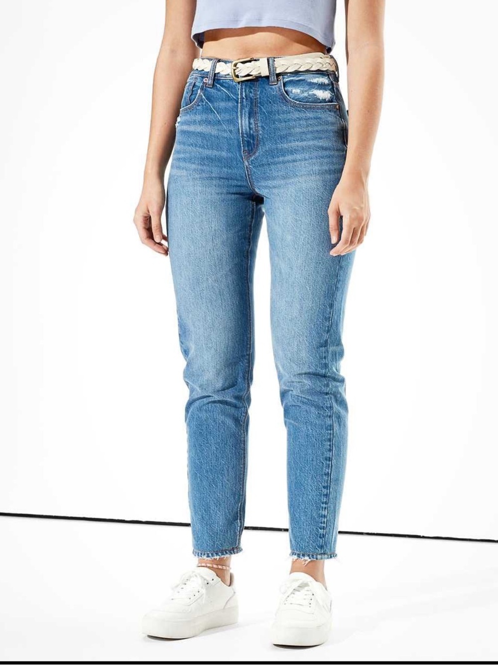 Women’s American Eagle Mom Jeans Medium Wash Distressed